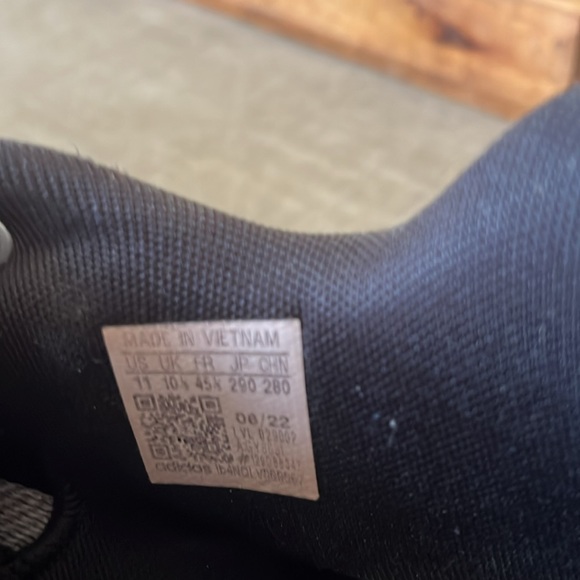 Men’s size 11 adidas basketball sneakers - Picture 4 of 6